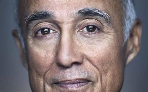 Andrew Ridgeleys Financial Rhythm: A Deep Dive。